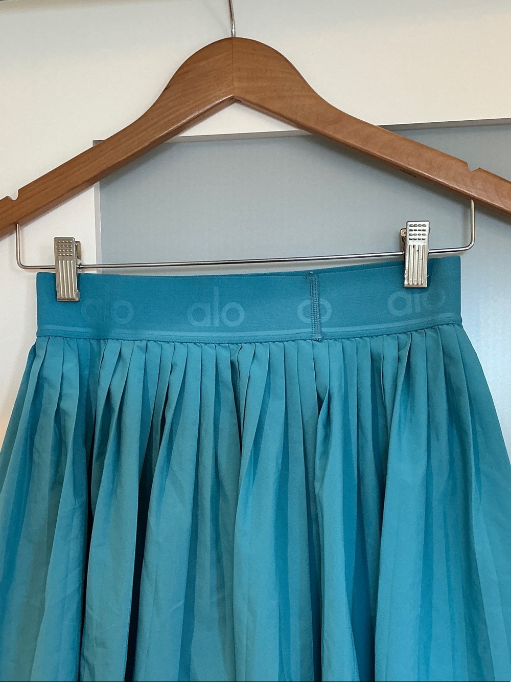 ALO Yoga Teal Pleated Skirt - Picture 3 of 8